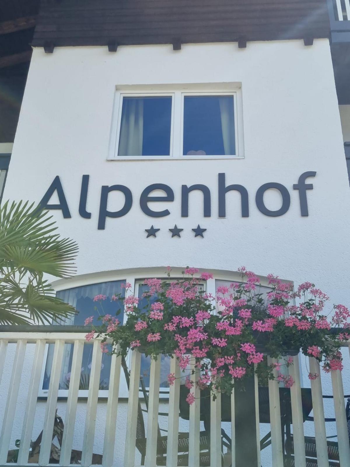 Boutique Hotel Alpenhof Sankt Martin am Tennengebirge Exterior photo